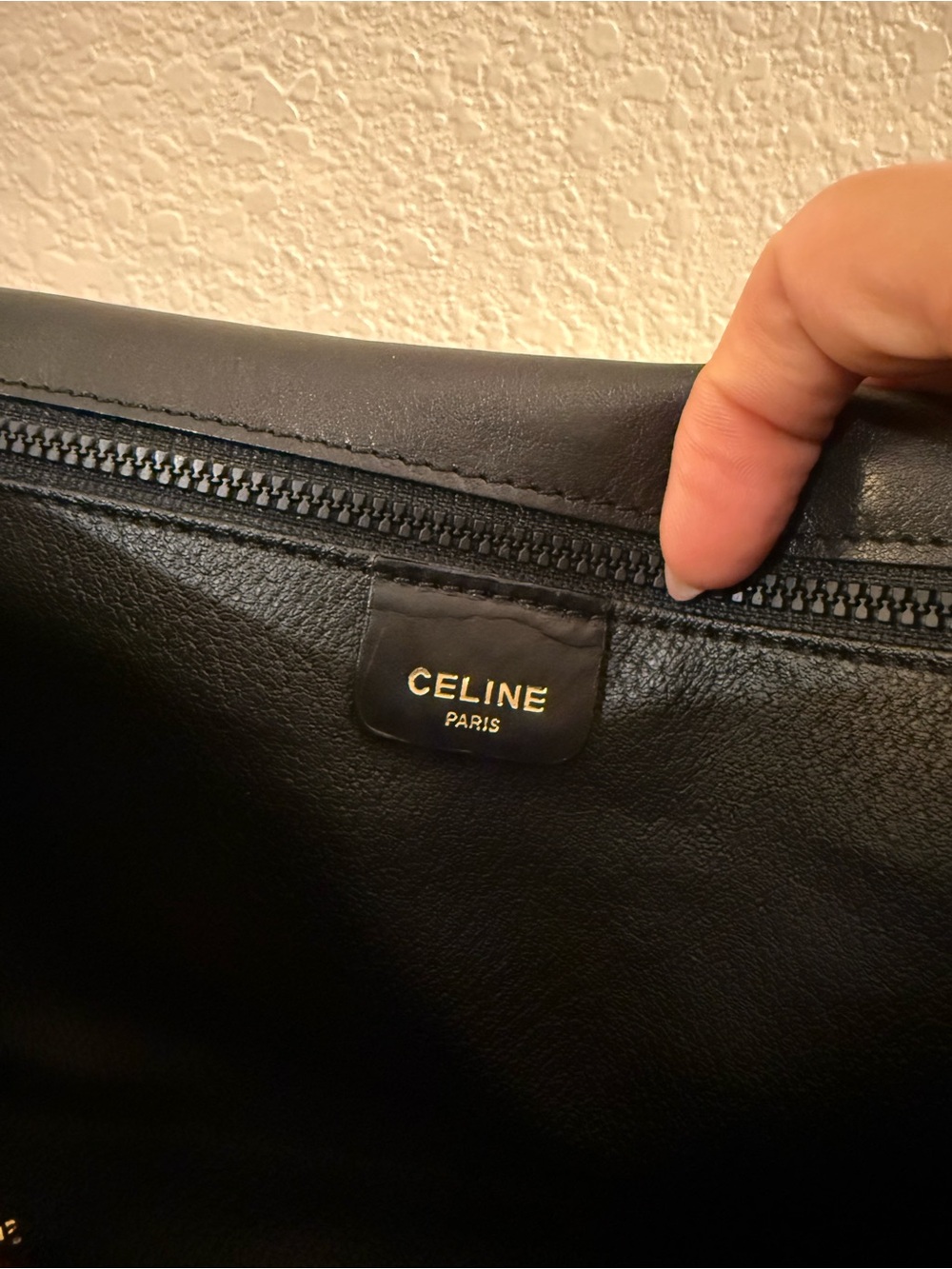 Vintage Celine Black Diagonal Quilted Leather Crossbody bag with Gold Chain - Picture 4 of 16